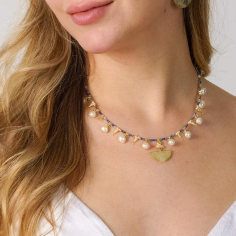 Blue Handmade Natural Lapis Lazuli & Freshwater Freshwater Pearls Necklace for Women - Elegant Golden-Tone Pendant with Blue Gemstones, Everyday & Party Jewelry Gift for Mom, Freshwater Pearls And Chain Necklace, Classic Design, Goldtoned Alloy