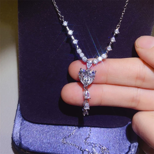 European And American Fashion Heart-Shaped Moissanite Necklace Love Versatile Diamond Necklace Clavicle Chain Women's Evening Dress Wedding Accessories