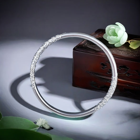 Silvery S925 Bracelet Sterling Silvery Bracelet Ladies Closed Bracelet to Send His Girlfriend A Birthday Gift for His Mother. Silvery Weighs 33 Grams\u002F1.16 Ounces