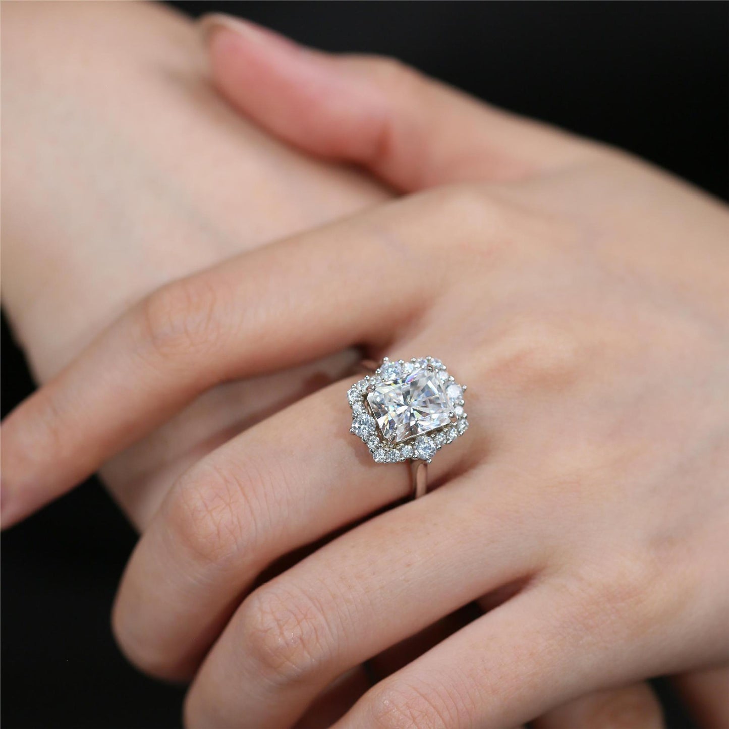 S925 Silver Moissanite Redion Cut 4-carat Set Stylish Moissanite Ring, Suitable for Banquets, Daily Wear, Valentine's Day, Marriage Proposals, Engagements, Weddings, Anniversaries, Birthday Gifts